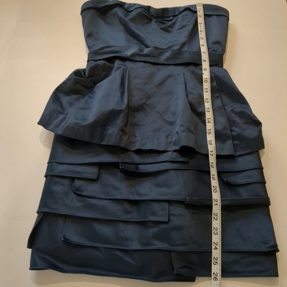 BCBG Maxazria Navy Blue Layered Mini  Strapless Dress , Size 02 - Picture 5 of 8